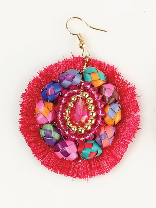 Pendientes artesanales hechos a mano de hilo de palma y seda fucsia 603251